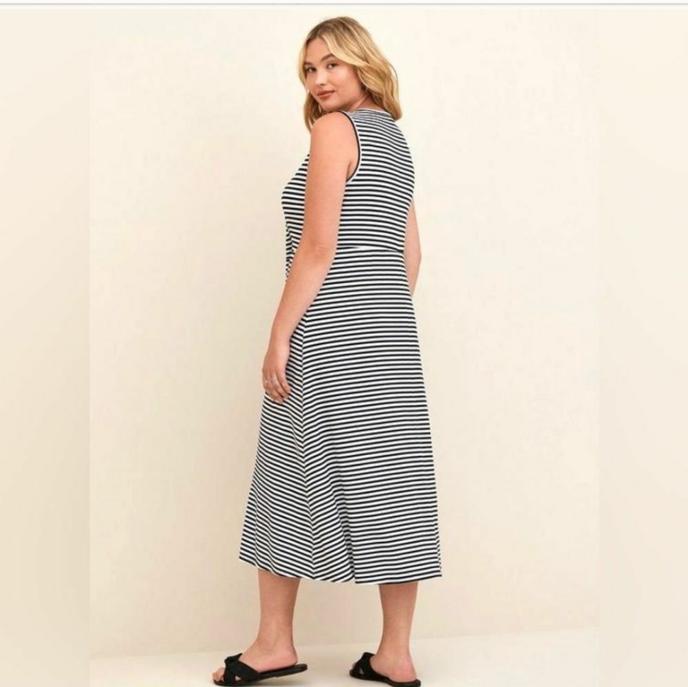 Torrid Sleeveless Black and White Stripe Jersey Snap Front Dress w/ Pockets - Picture 2 of 11